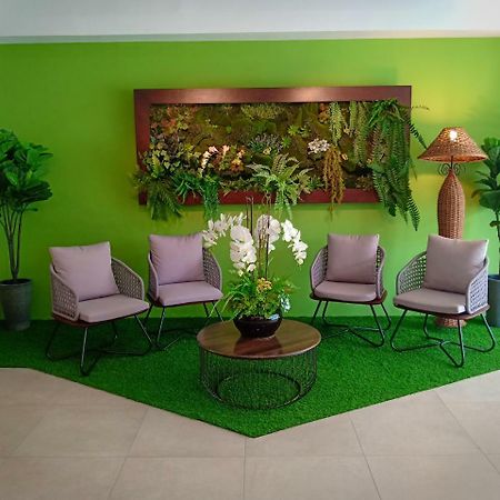H Boutique Hotel Xplorer Loke Yew Куала Лумпур Екстериор снимка