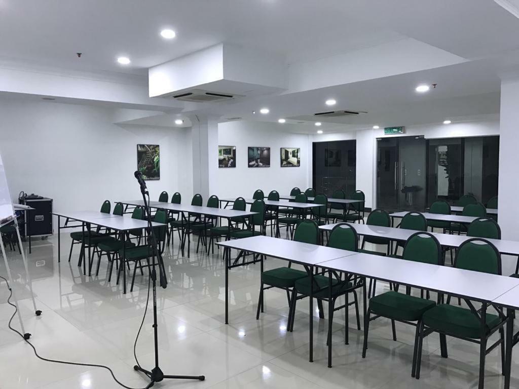 H Boutique Hotel Xplorer Loke Yew Куала Лумпур Екстериор снимка